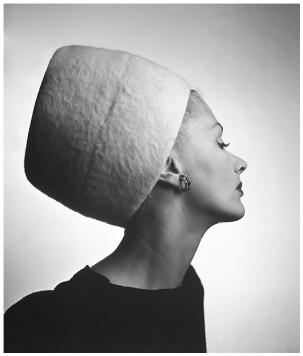 lisa-fonssagrives-in-haut-couture-carnegies-king-tut-hat-1945-louise-dahl-wolfe-archive